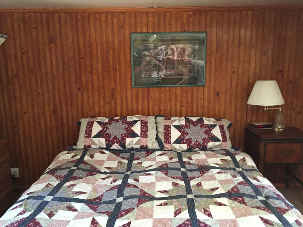 Holly's Place Inn