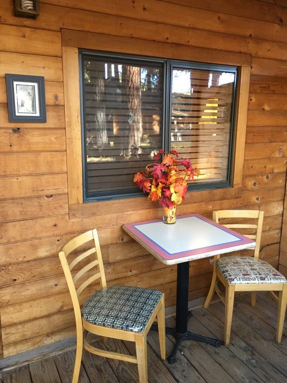 Holly's Place Inn *